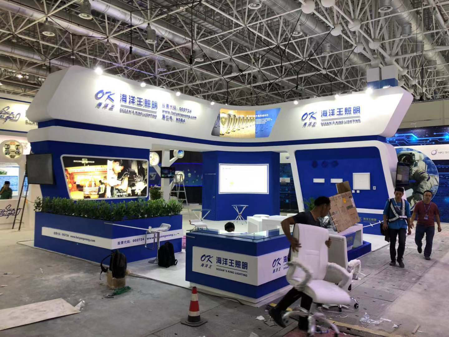 海洋王照明展臺設(shè)計(jì)現(xiàn)場搭建圖